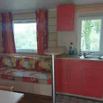 Zecamping 3 étoiles Piscine Mobil-home 21m2 4 Pers Terrasse Couverte