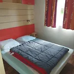 Zecamping 3 étoiles Piscine Mobil-home 21m2 4 Pers Terrasse Couverte