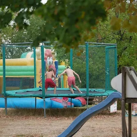 Zecamping 3 Etoiles Avec Piscine Et Pataugeoire Campingplads Saint-Projet (Lot)