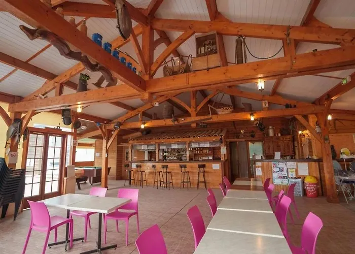 Zecamping 3 Etoiles Avec Piscine Et Pataugeoire Saint-Projet (Lot)