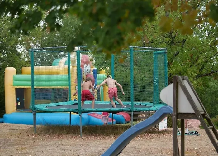 Zecamping 3 Etoiles Avec Piscine Et Pataugeoire Campingplads Saint-Projet (Lot)